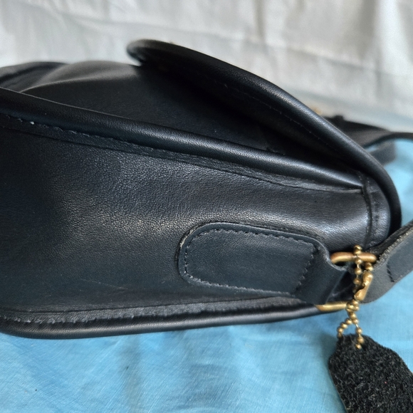 Vintage Coach Collegiate Crossbody Bag In Black - Picture 6 of 16